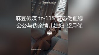 在健身房就迫不及待的插人家的狗嘴回到酒店又让母狗舔好坏吖感觉自己贱贱哒猜猜骚逼里插的啥哈哈