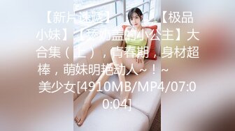 02年高颜值活泼美女，大姨妈还没走完就秀，小舌头舔着假屌，振动棒磨蹭粉穴