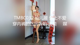 大神夜市尾随偷拍长腿翘臀高跟鞋美女包臀裙花窄内发现镜头了