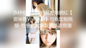 《实战淫记》美女骚娜娜今天约一对亲兄弟粉丝玩3P 前后夹击 一个接一个轮流内射 如果怀孕孩子谁的啊 高清1080P版